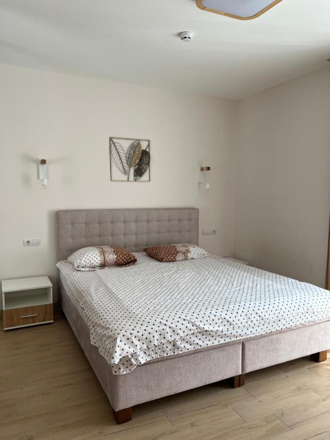 Жк «Сонячний Квартал» Appartement Solochyn Buitenkant foto