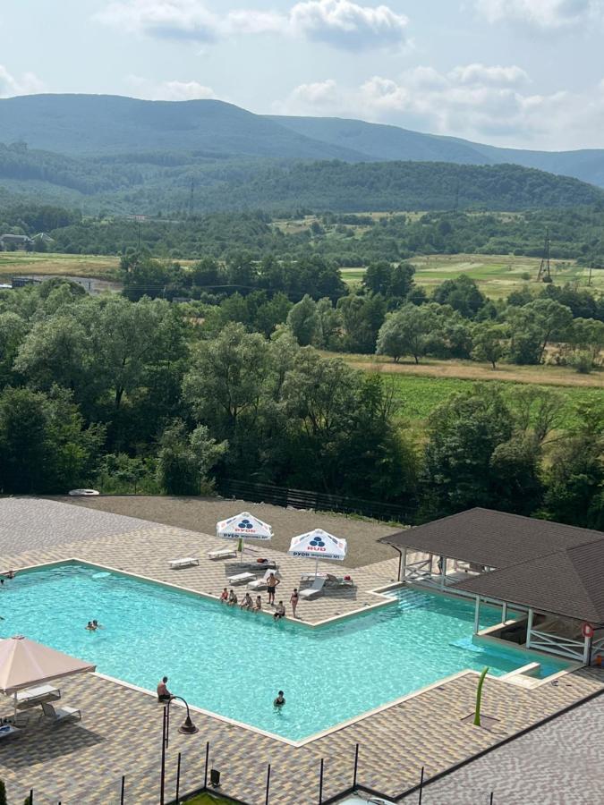 Жк «Сонячний Квартал» Appartement Solochyn Buitenkant foto